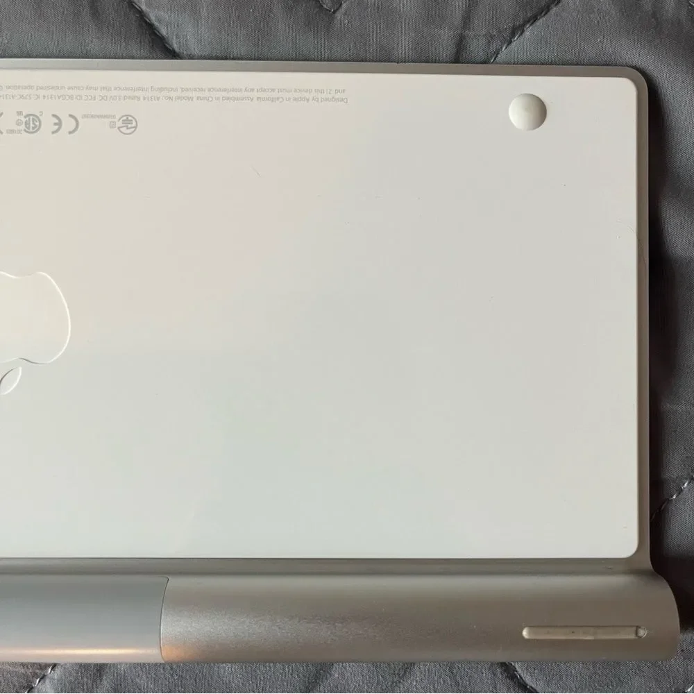 Apple Magic Keyboard A1314 Wireless Bluetooth Aluminum Compact